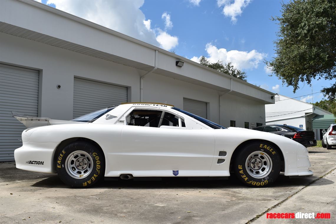 pontiac-firebird-iroc-racecar