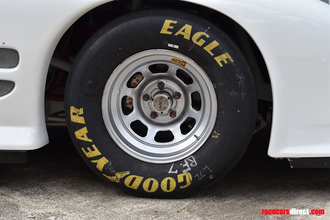 pontiac-firebird-iroc-racecar