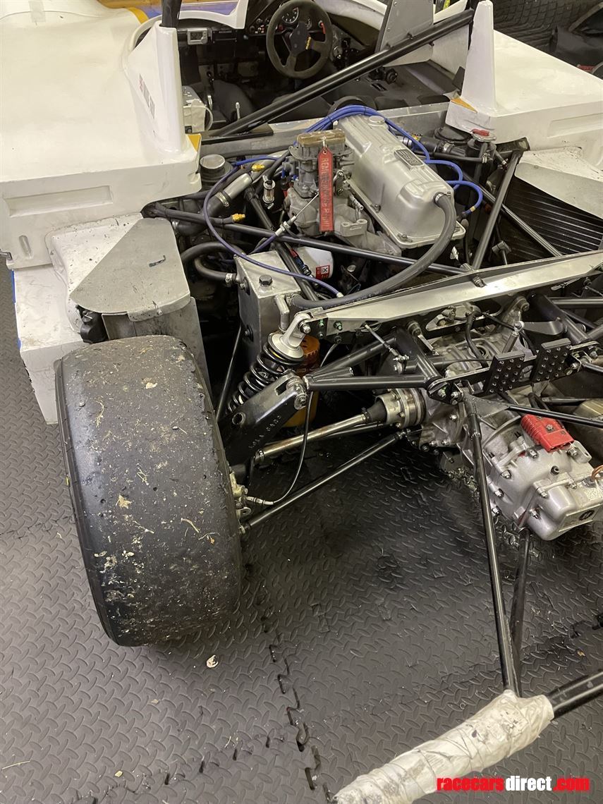 lola-t8690-sports-2000