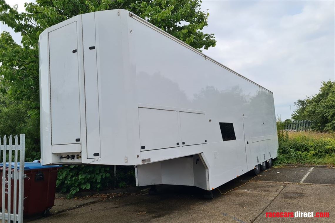 gray-adams-race-trailer