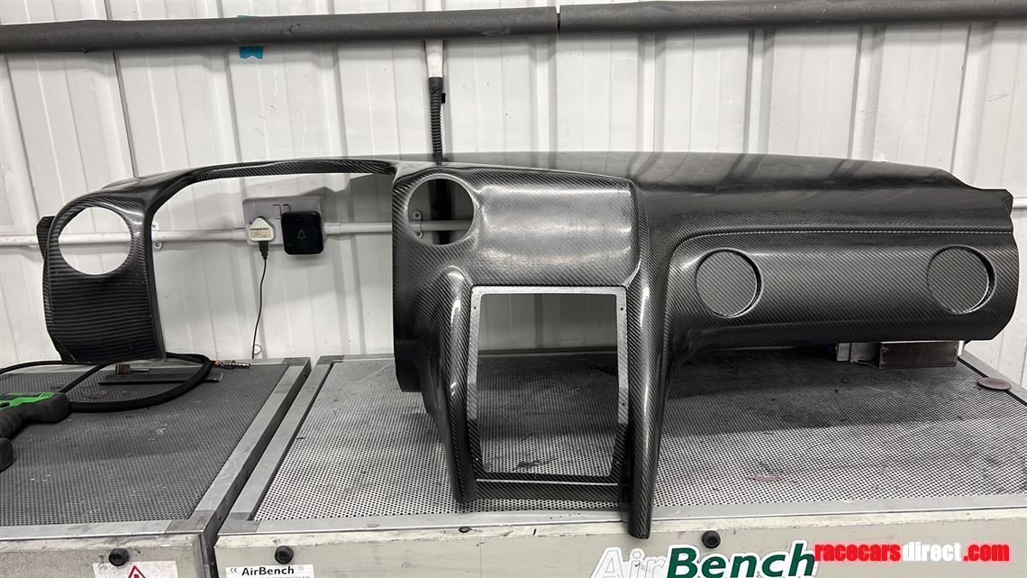 Racecarsdirect.com - Nissan GT-R, R35 Carbon Dashboard