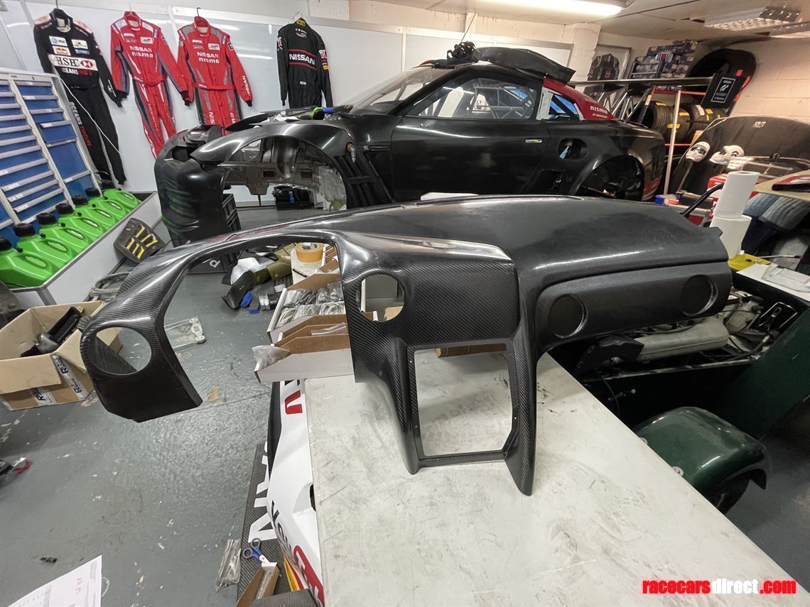 Racecarsdirect.com - Nissan GT-R, R35 Carbon Dashboard