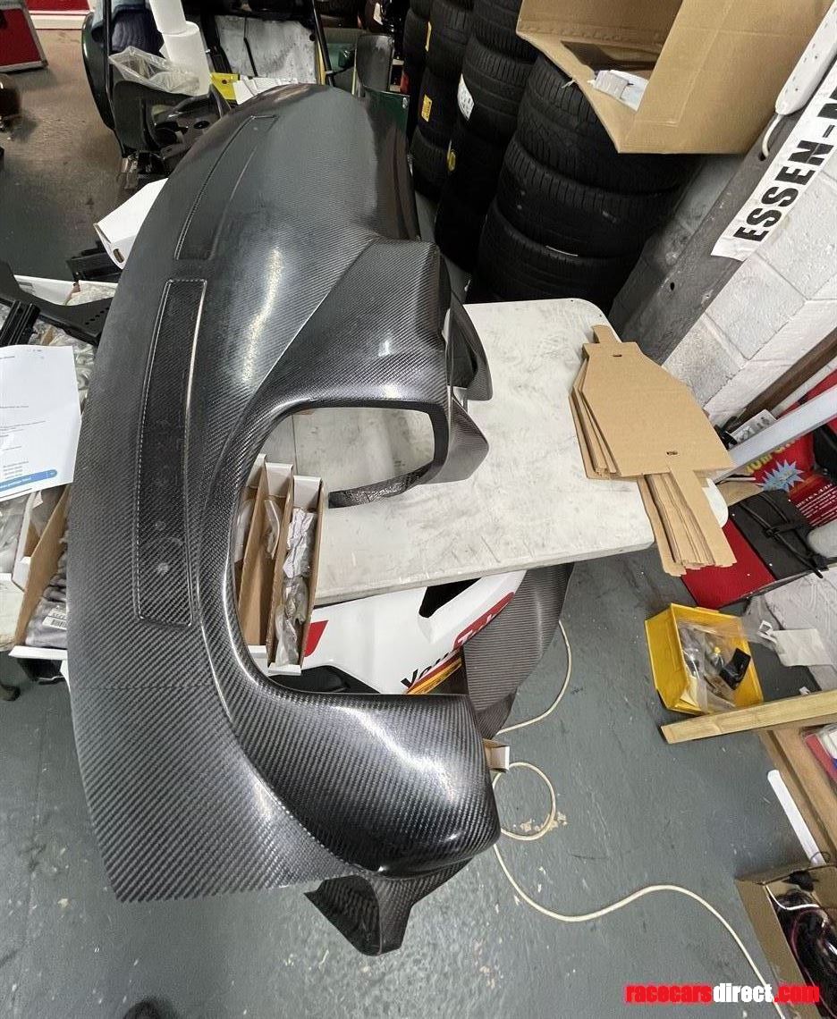 Racecarsdirect.com - Nissan GT-R, R35 Carbon Dashboard