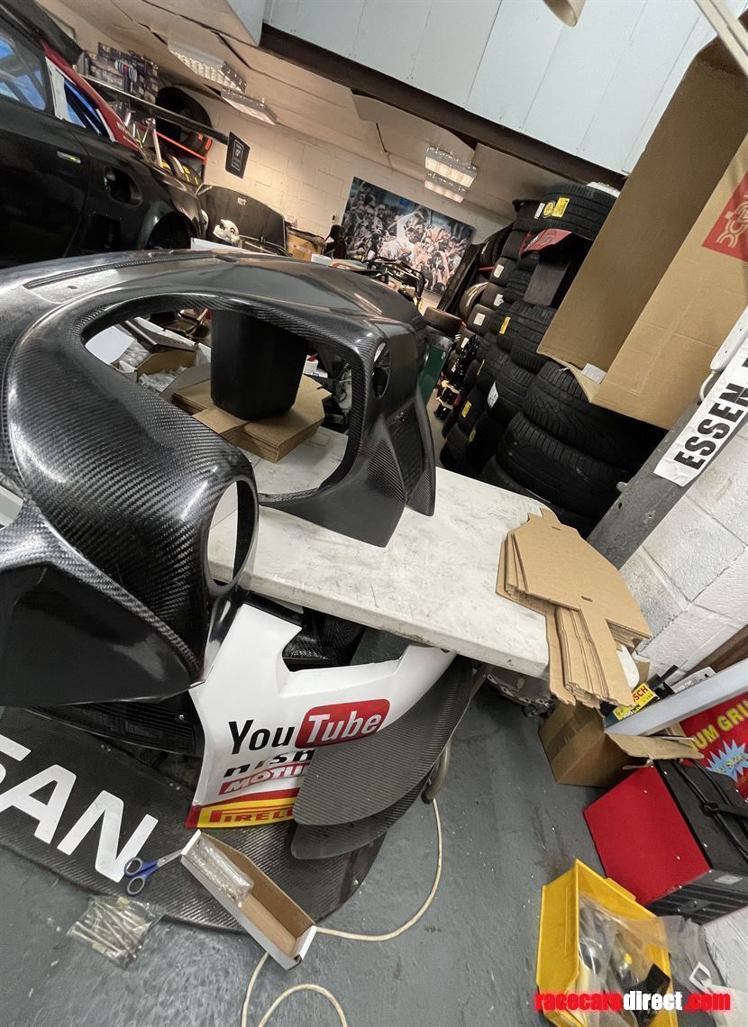 Racecarsdirect.com - Nissan GT-R, R35 Carbon Dashboard
