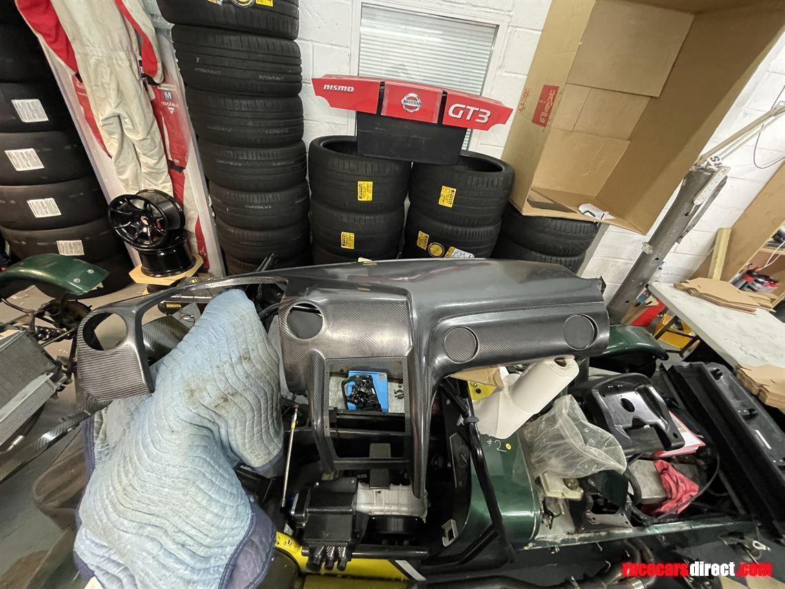 nissan-gt-r-r35-carbon-dashboard