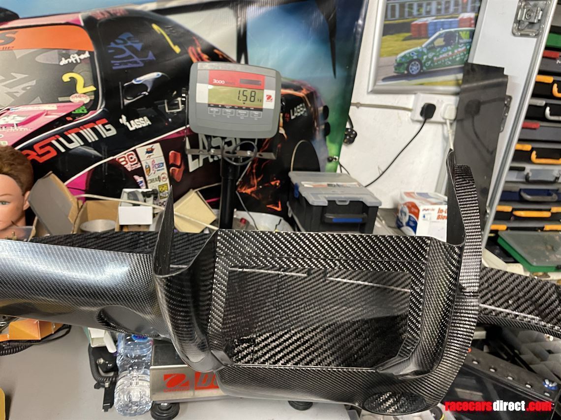 Racecarsdirect.com - Nissan GT-R, R35 Carbon Dashboard