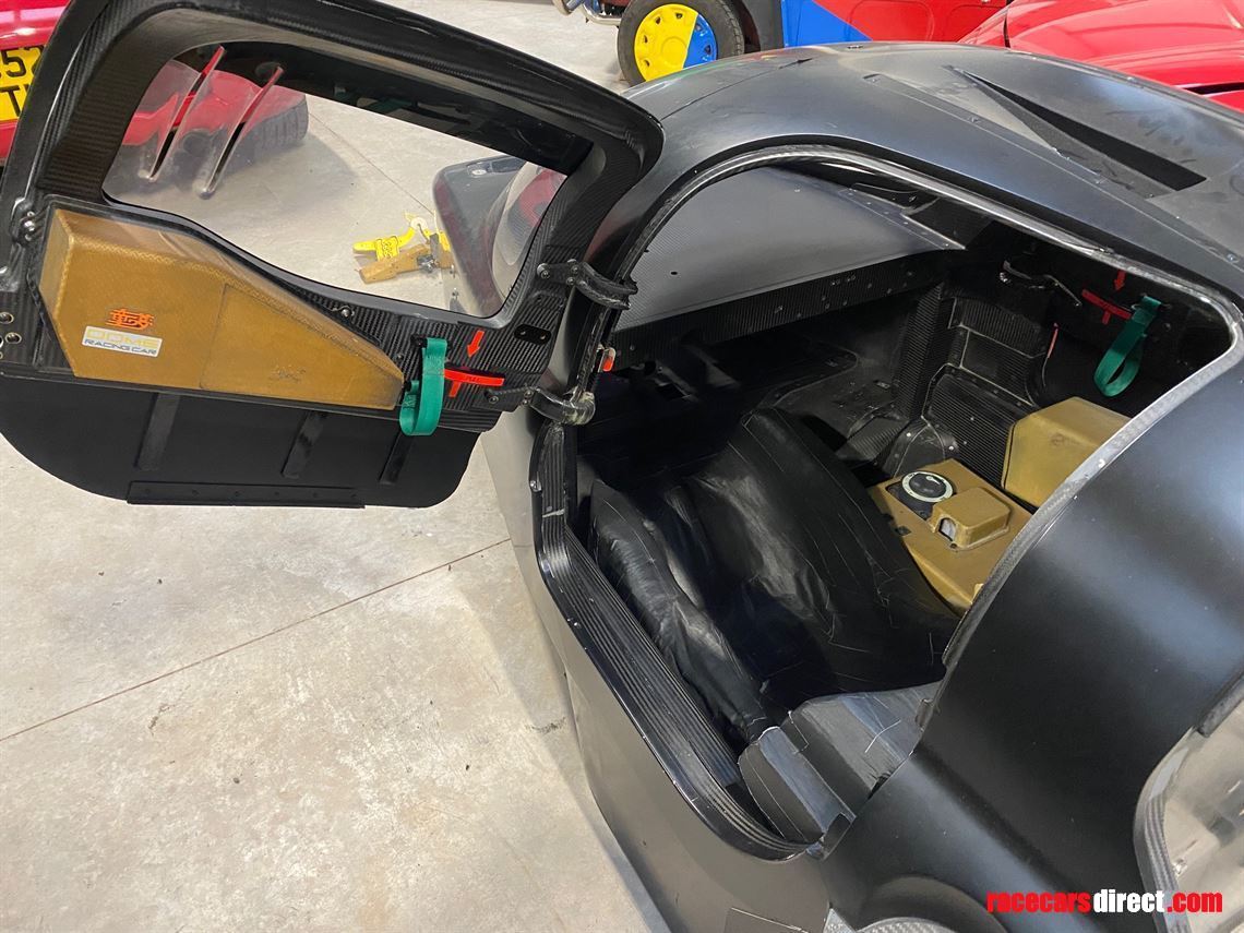 dome-s102-carbon-monocoque