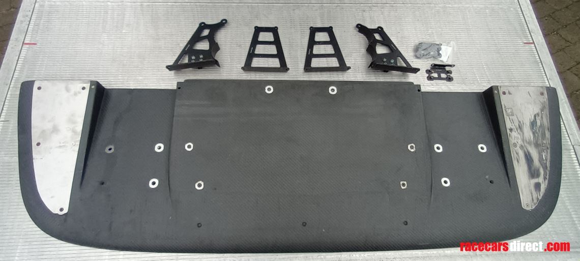 vw-golf-gti-tcr-seq-with-a-huge-spare-parts-p