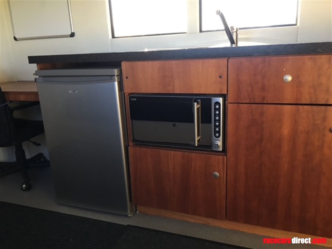 4-car-race-transporter-with-office