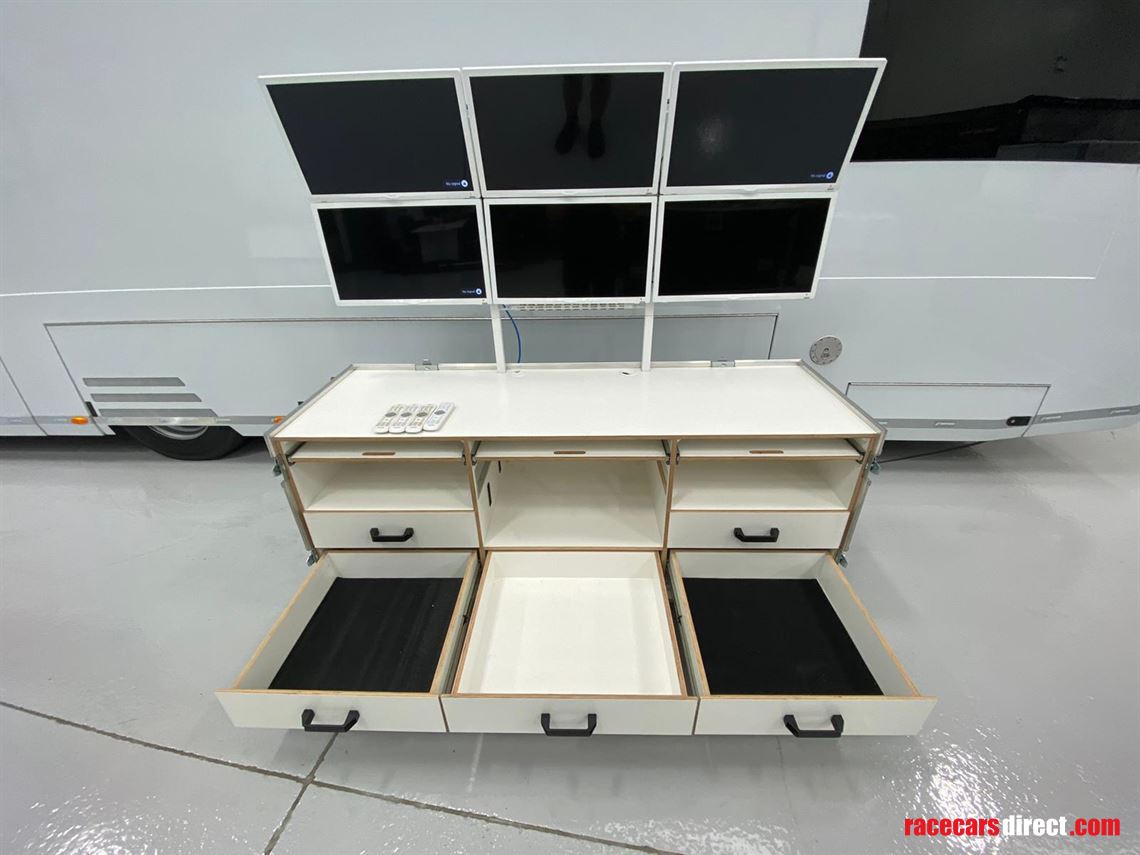 case-liner-6-screen-data-station---white