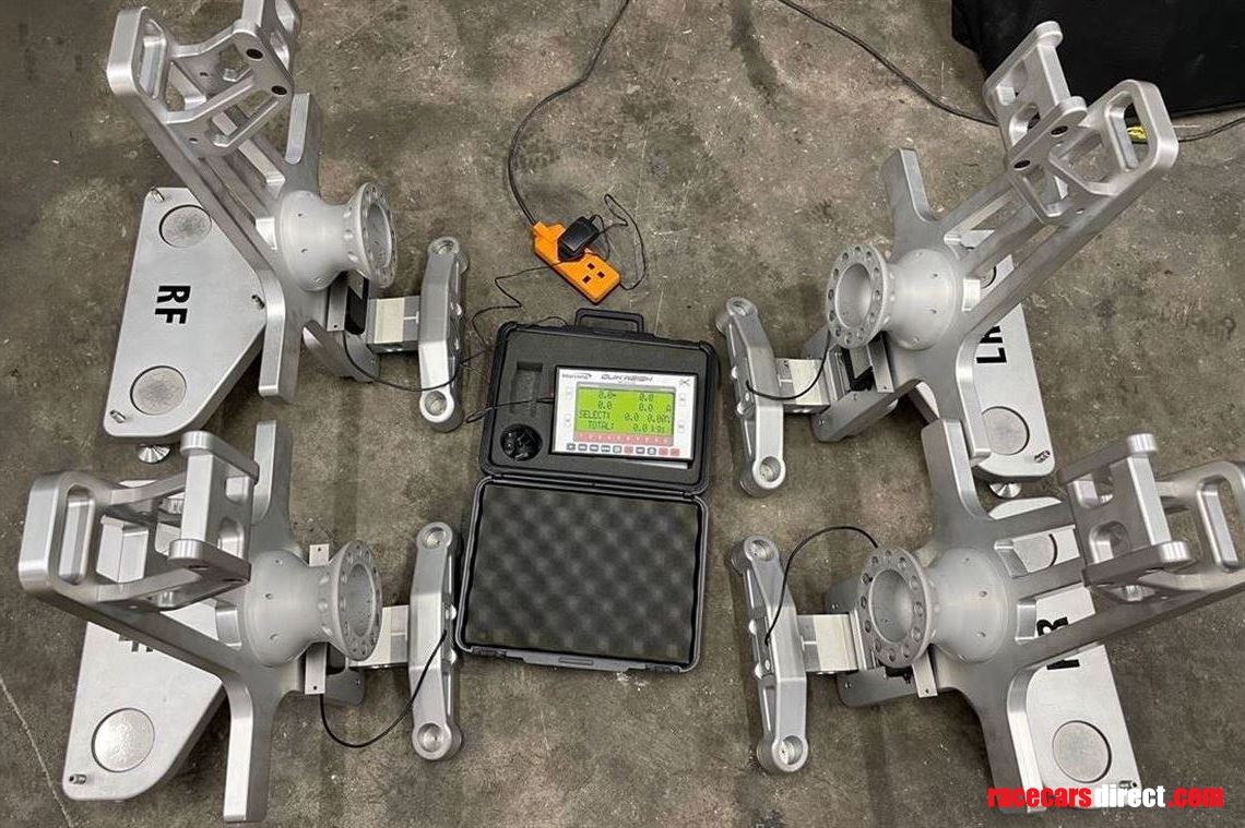 billet-corner-weight-hubsgeometry-hub-stands