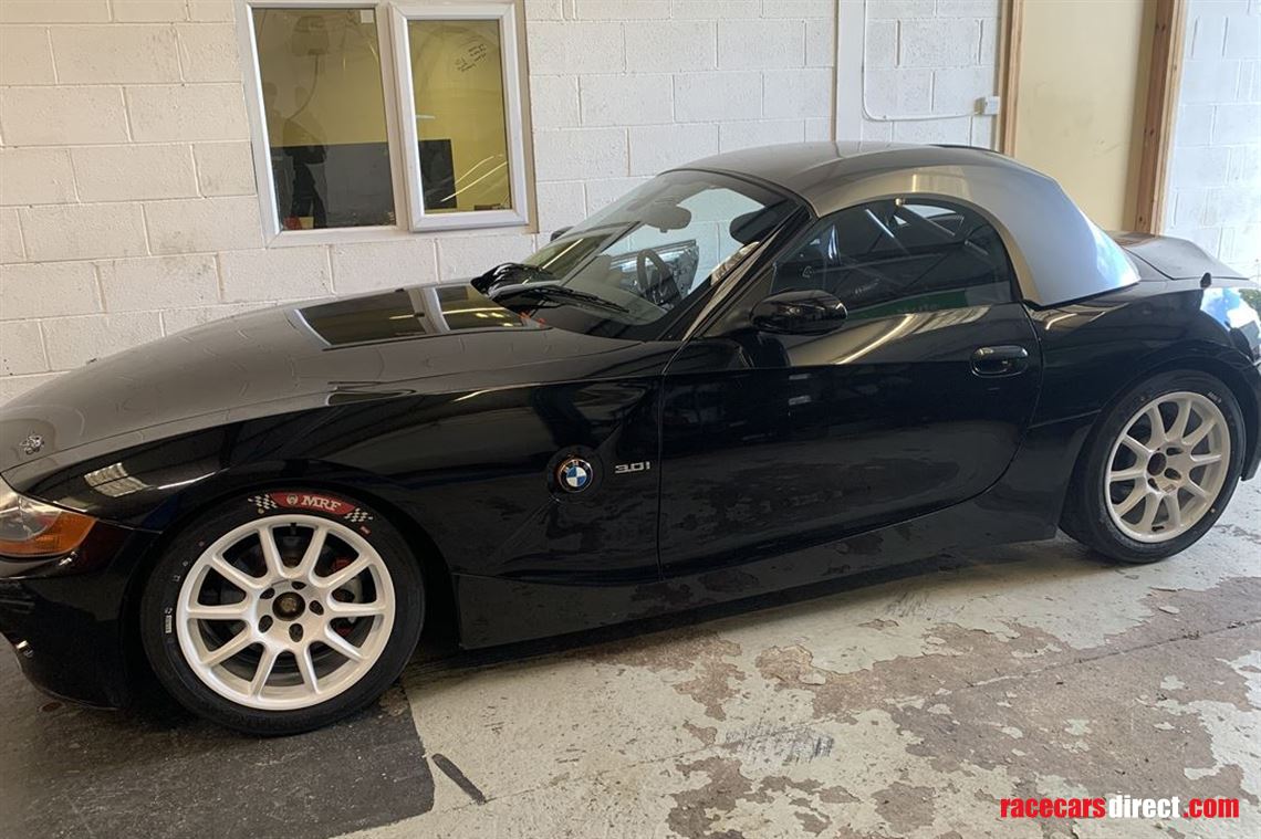 bmw-z4-e85-30i-zcars-race-track-car