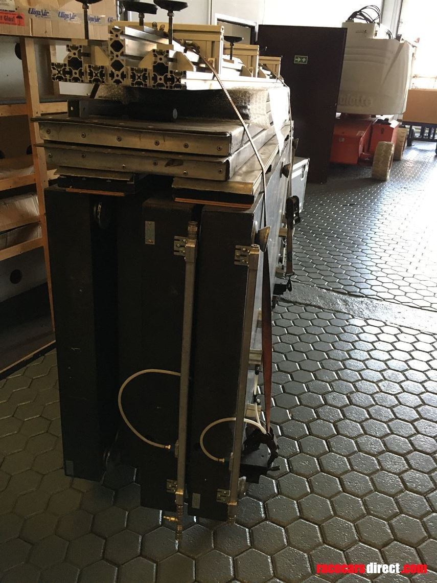 carbon-set-up-table-with-hydraulic-lowerable