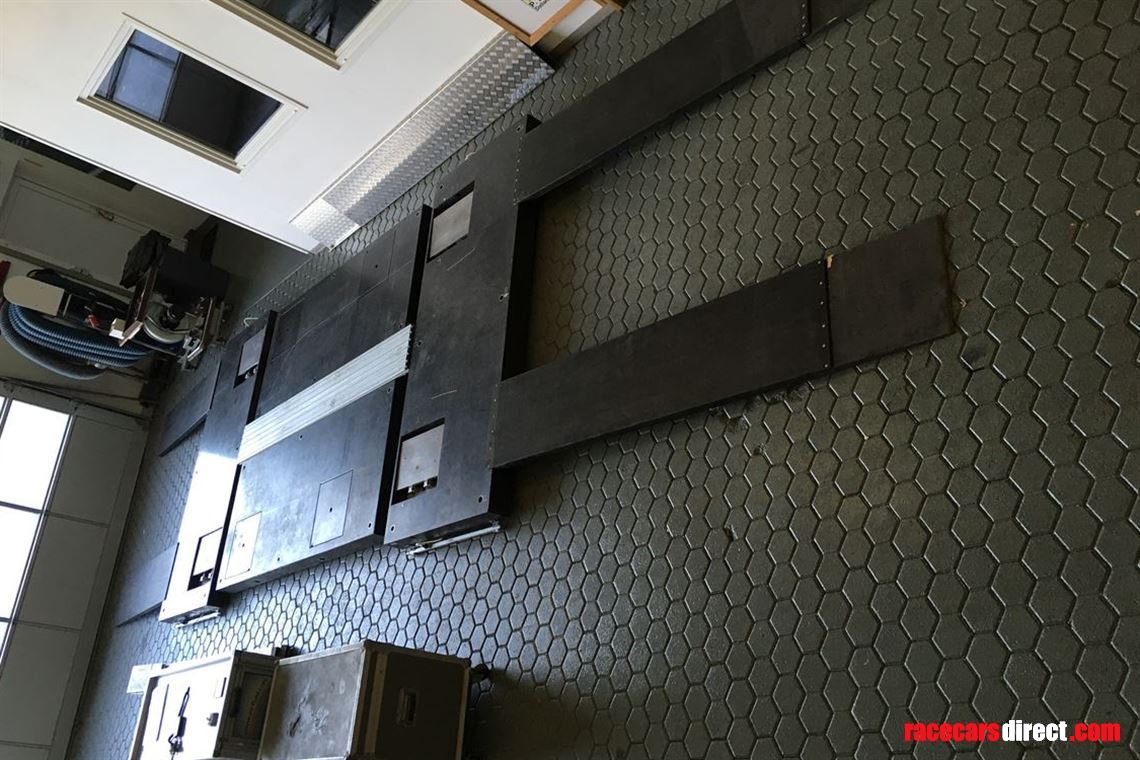 carbon-set-up-table-with-hydraulic-lowerable