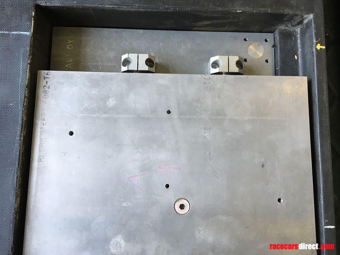 carbon-set-up-table-with-hydraulic-lowerable