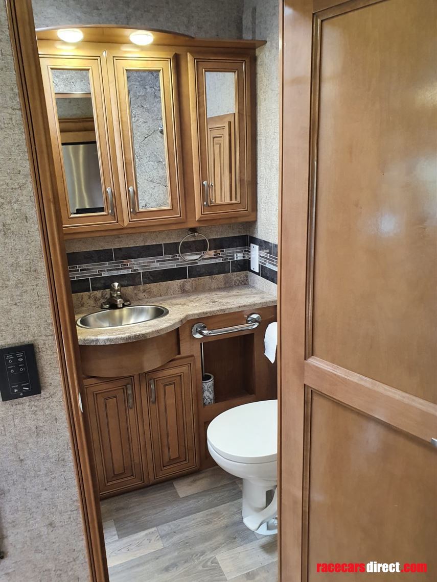 thor-outlaw-class-a-toy-hauler-motorcoach-mot