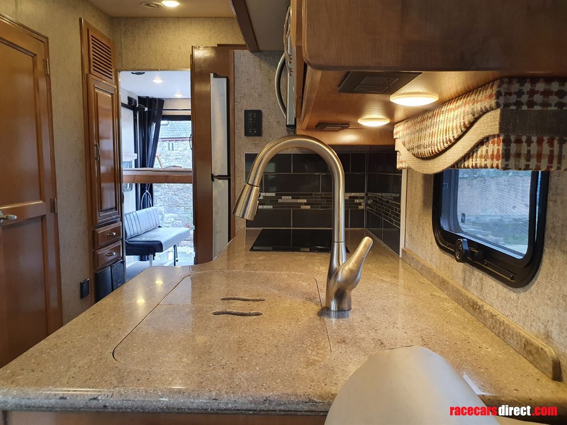 thor-outlaw-class-a-toy-hauler-motorcoach-mot