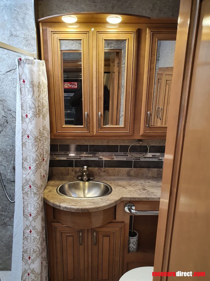 thor-outlaw-class-a-toy-hauler-motorcoach-mot