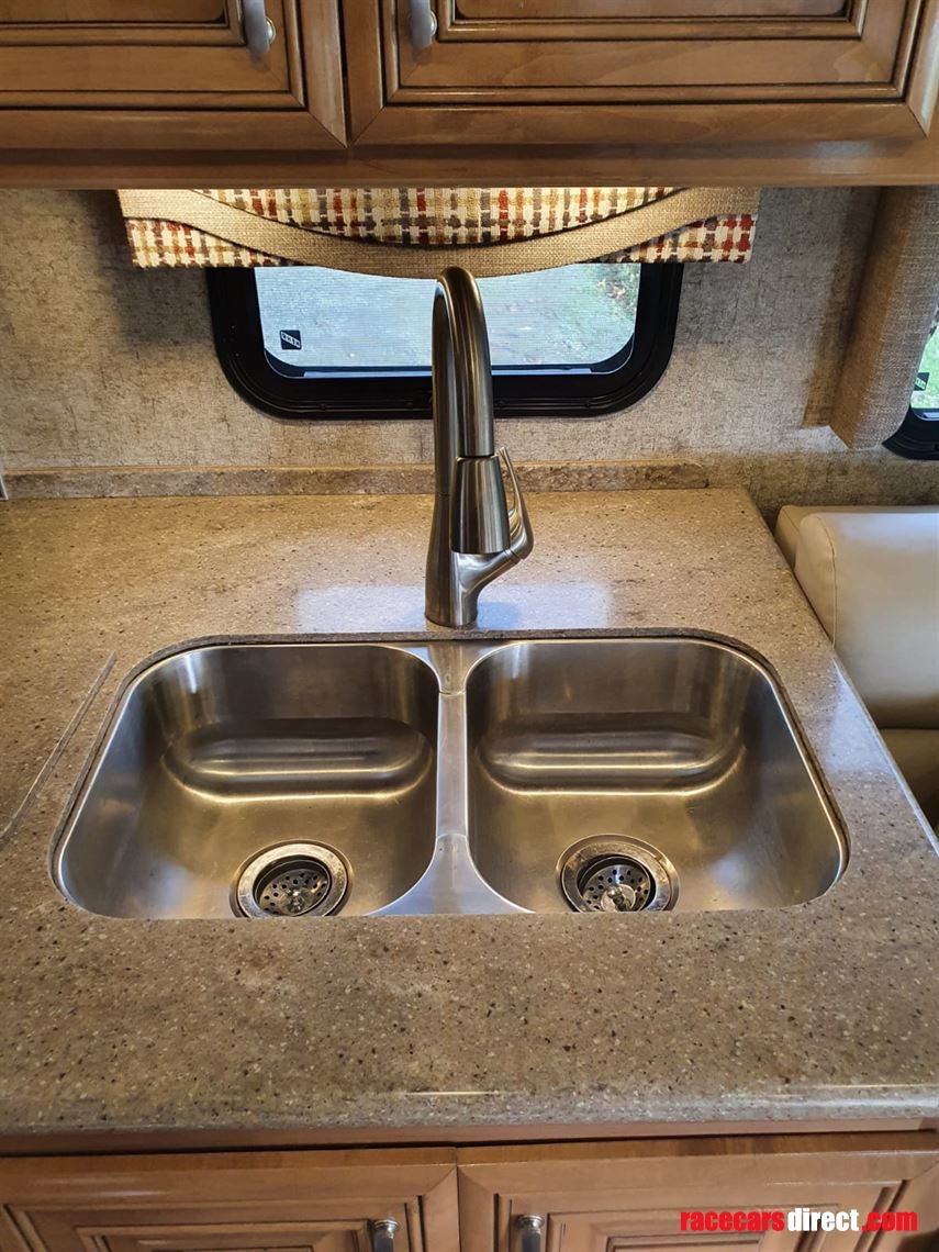 thor-outlaw-class-a-toy-hauler-motorcoach-mot