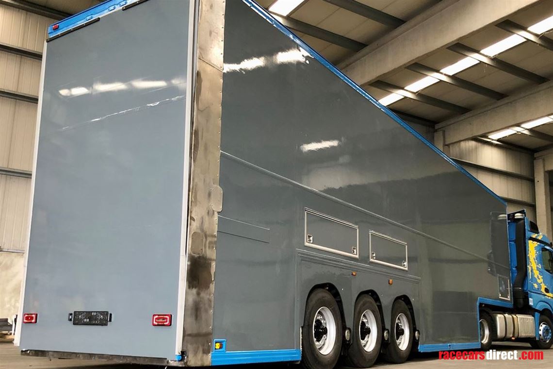 double-deck-race-trailer-3-cars-living-room-o