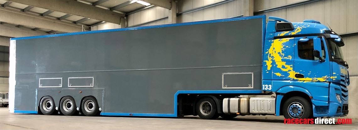 double-deck-race-trailer-3-cars-living-room-o