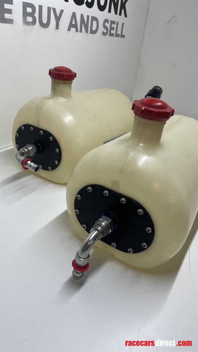 2-dumpcans-with-stands