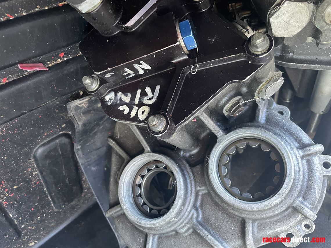 xtrac-transverse-sports-car-gearbox-cluster