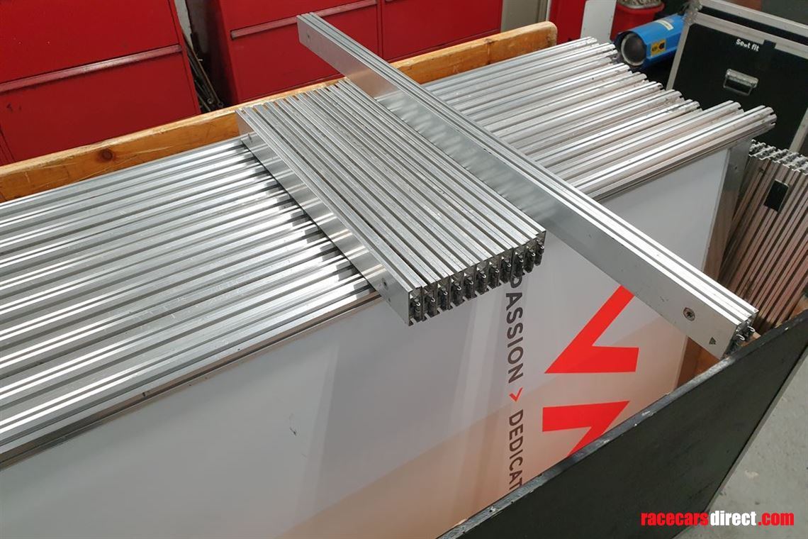 showtrax-walling-system-with-tv