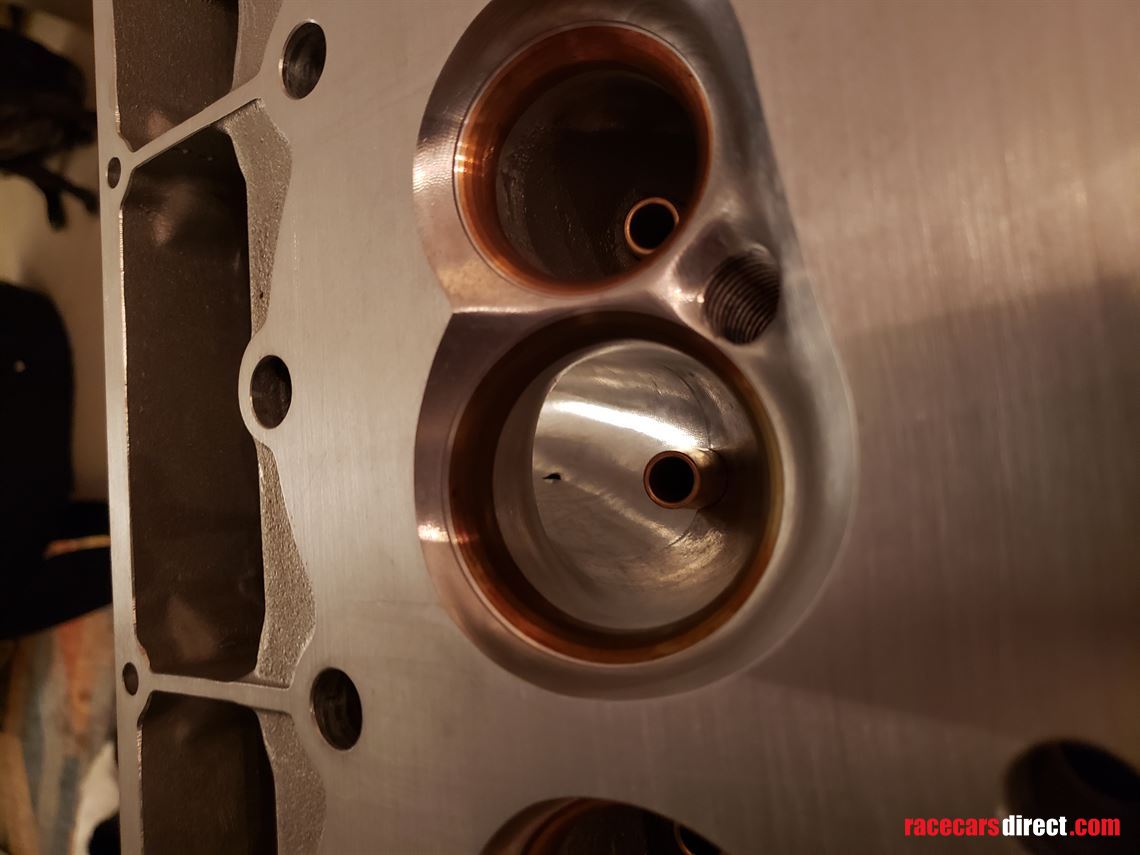 dodge-chrysler-viper-gts-r-cylinder-heads