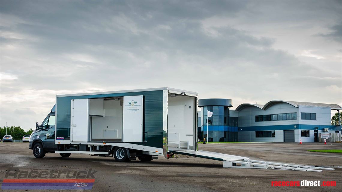 iveco-enclosed-vehicle-transporter
