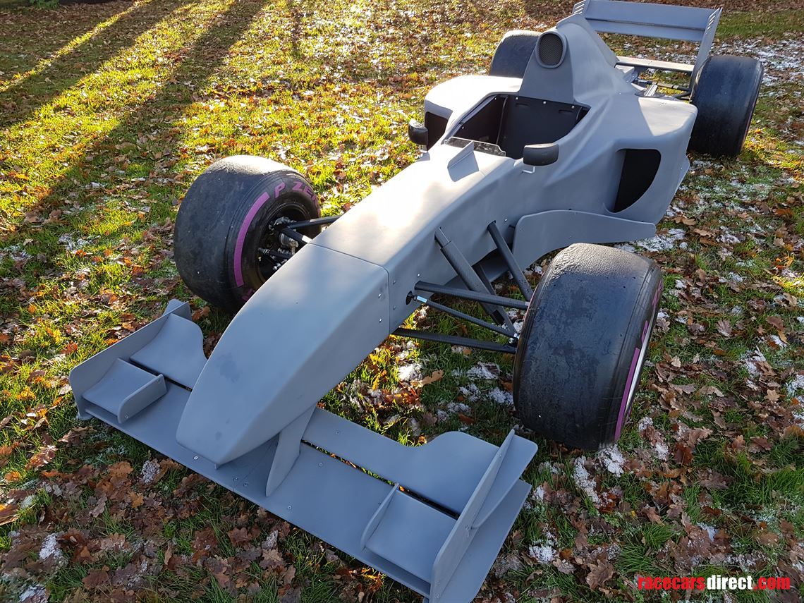 f1-full-size-show-car-simulator