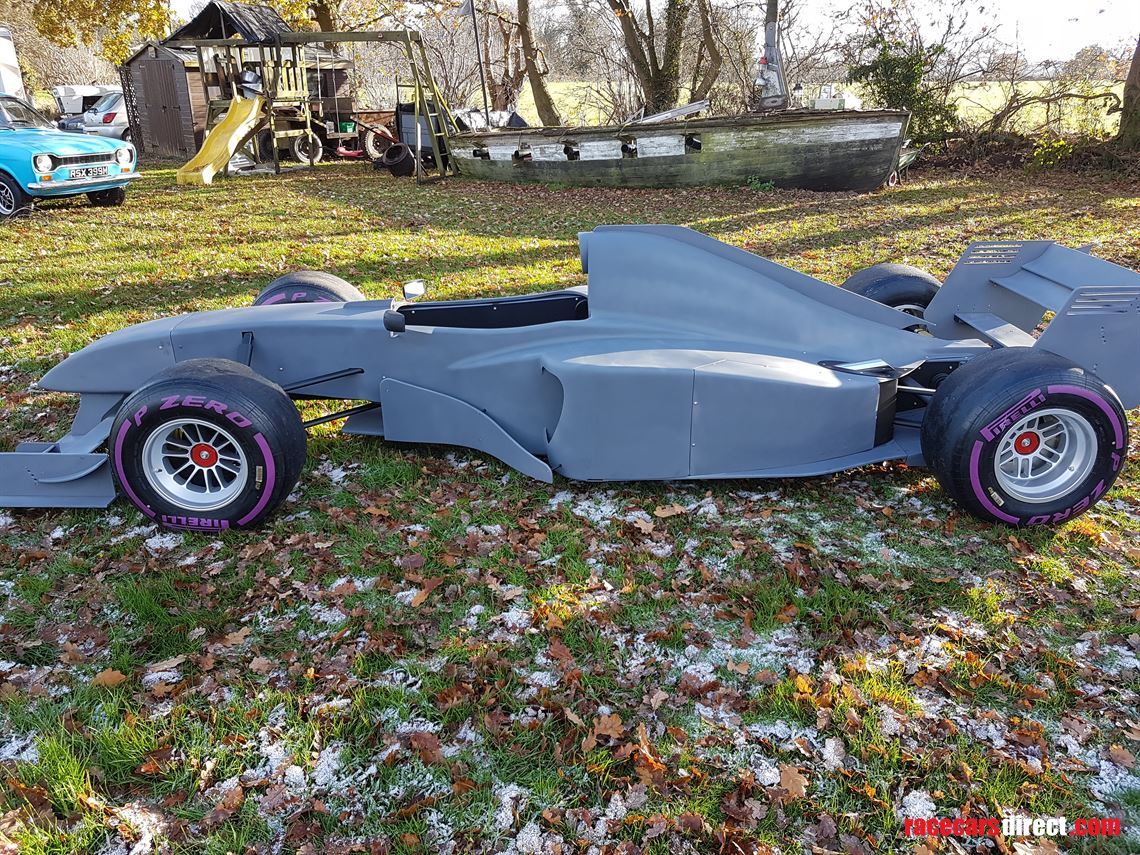 f1-full-size-show-car-simulator