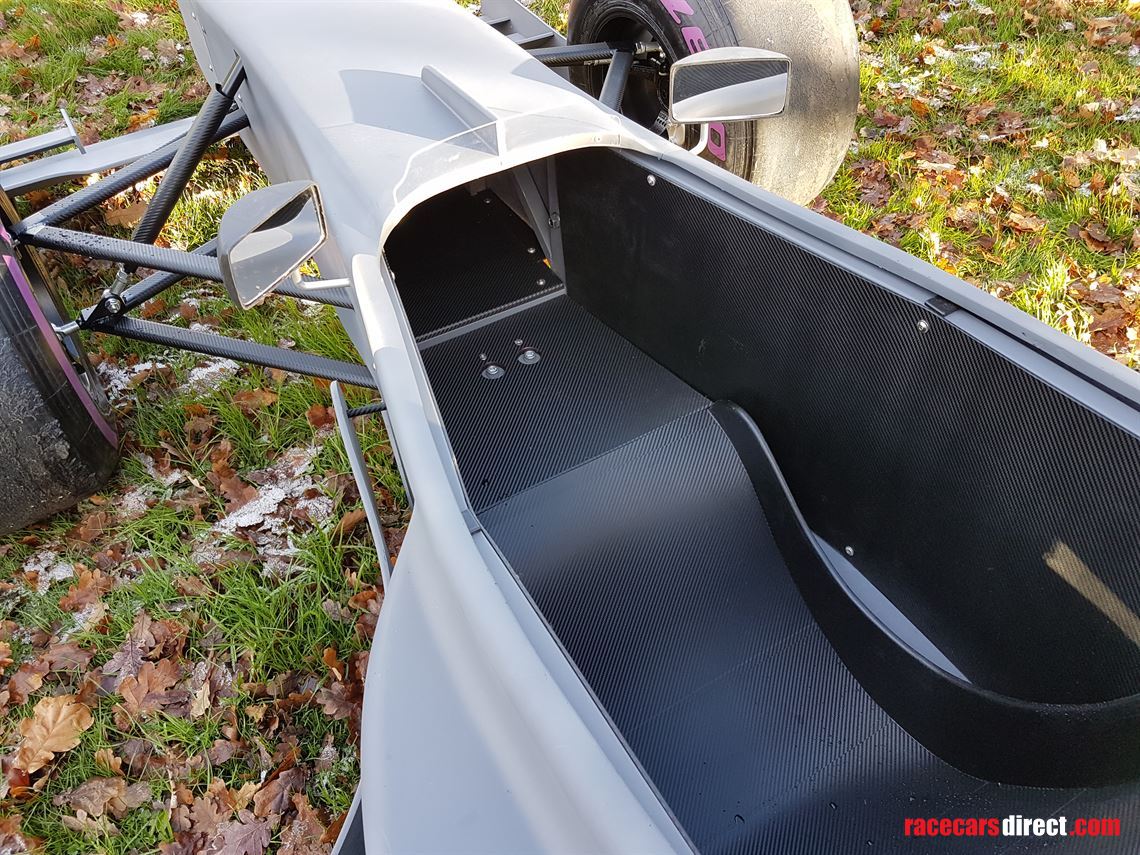 f1-full-size-show-car-simulator