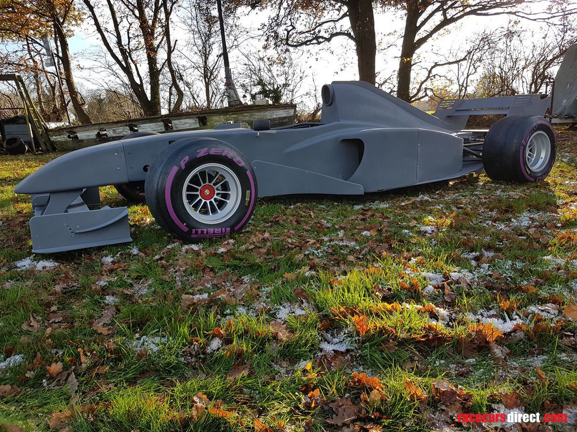 f1-full-size-show-car-simulator