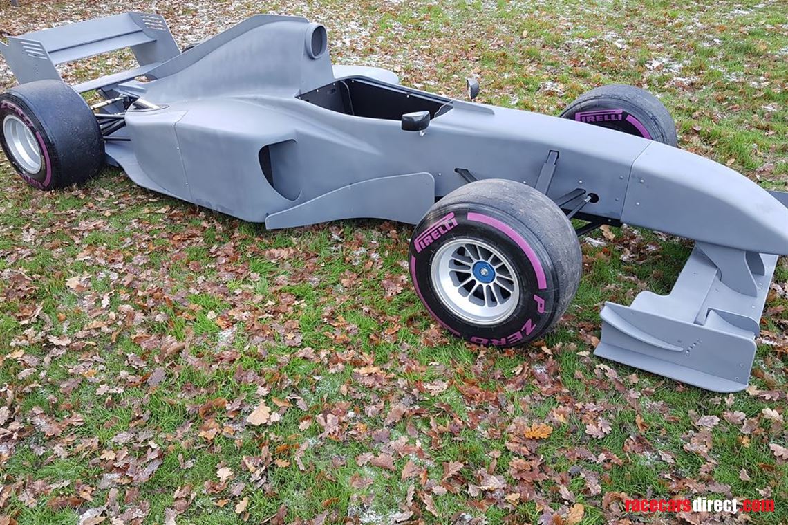 f1-full-size-show-car-simulator