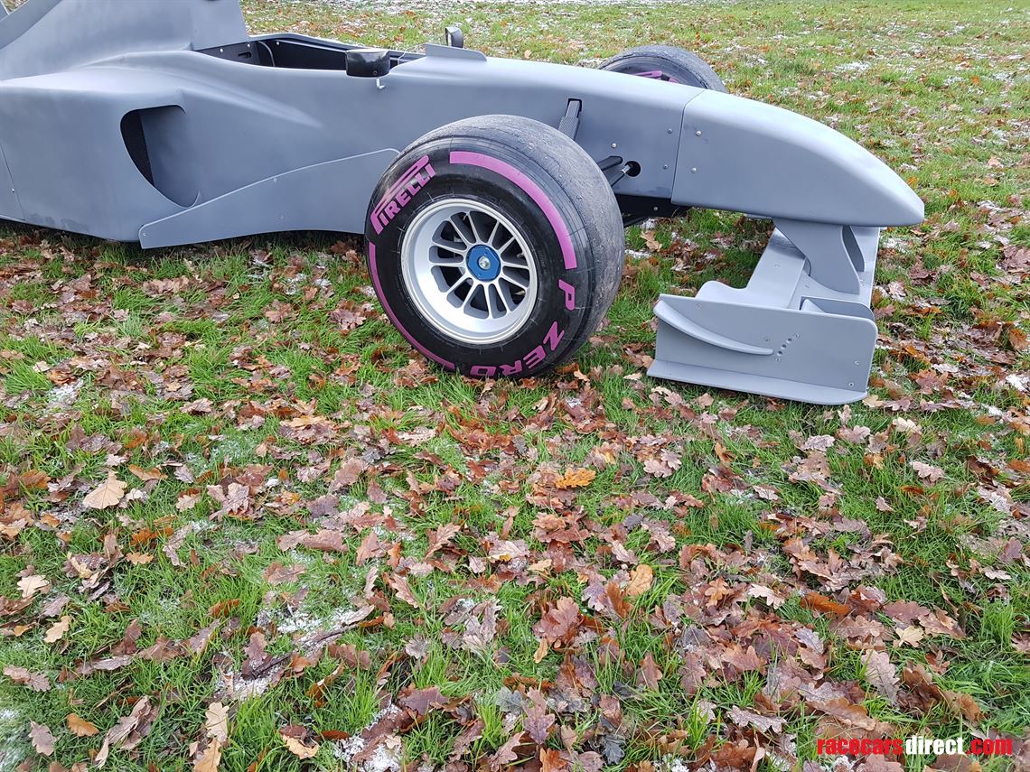 f1-full-size-show-car-simulator
