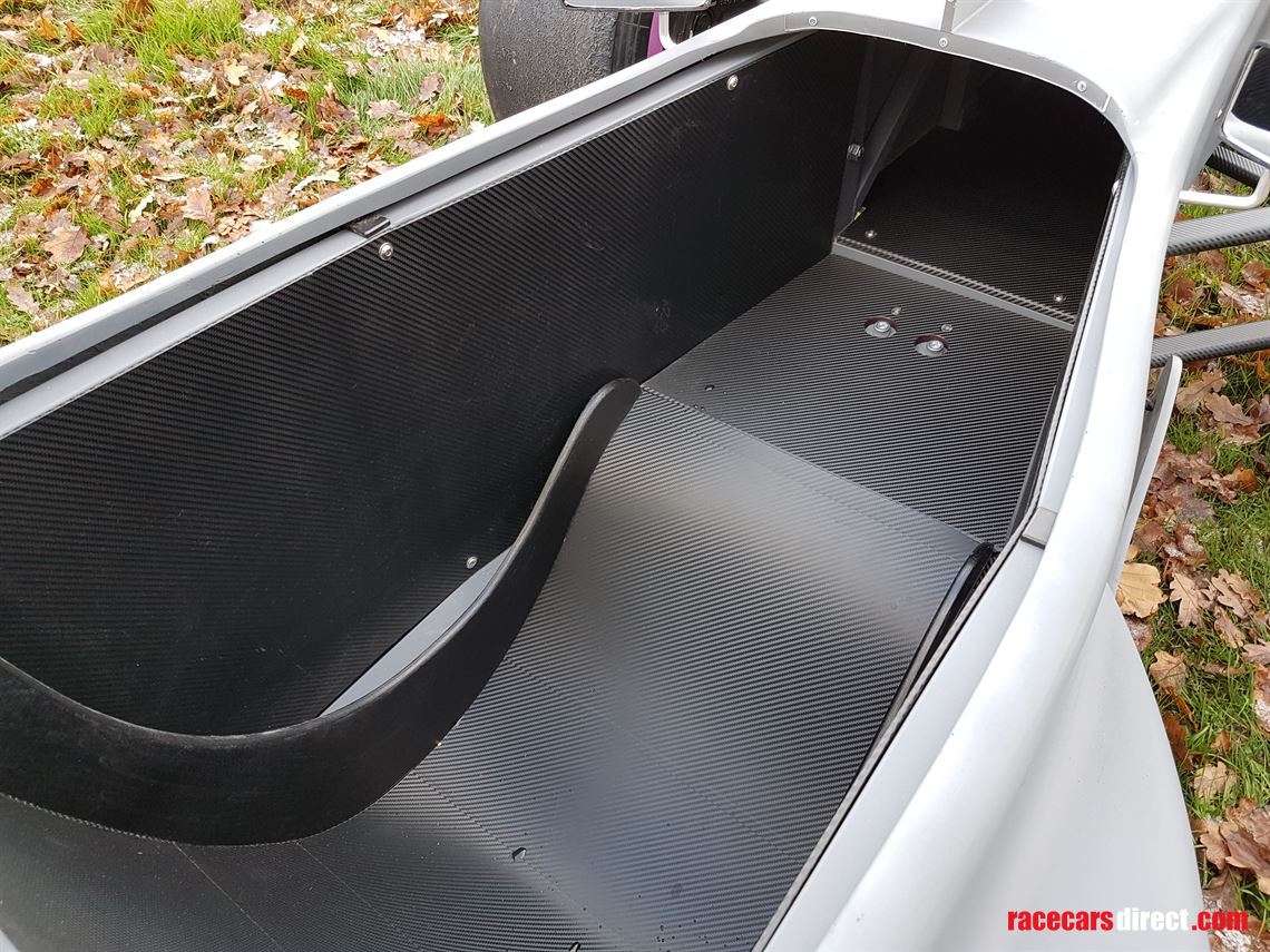 f1-full-size-show-car-simulator