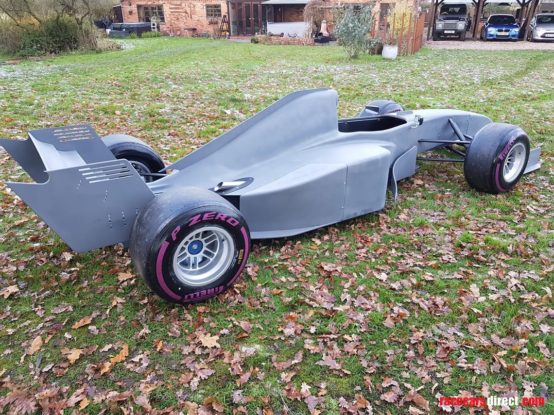 f1-full-size-show-car-simulator