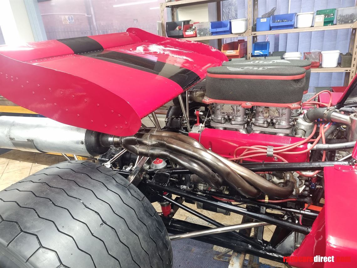 rover-v8-race-engine