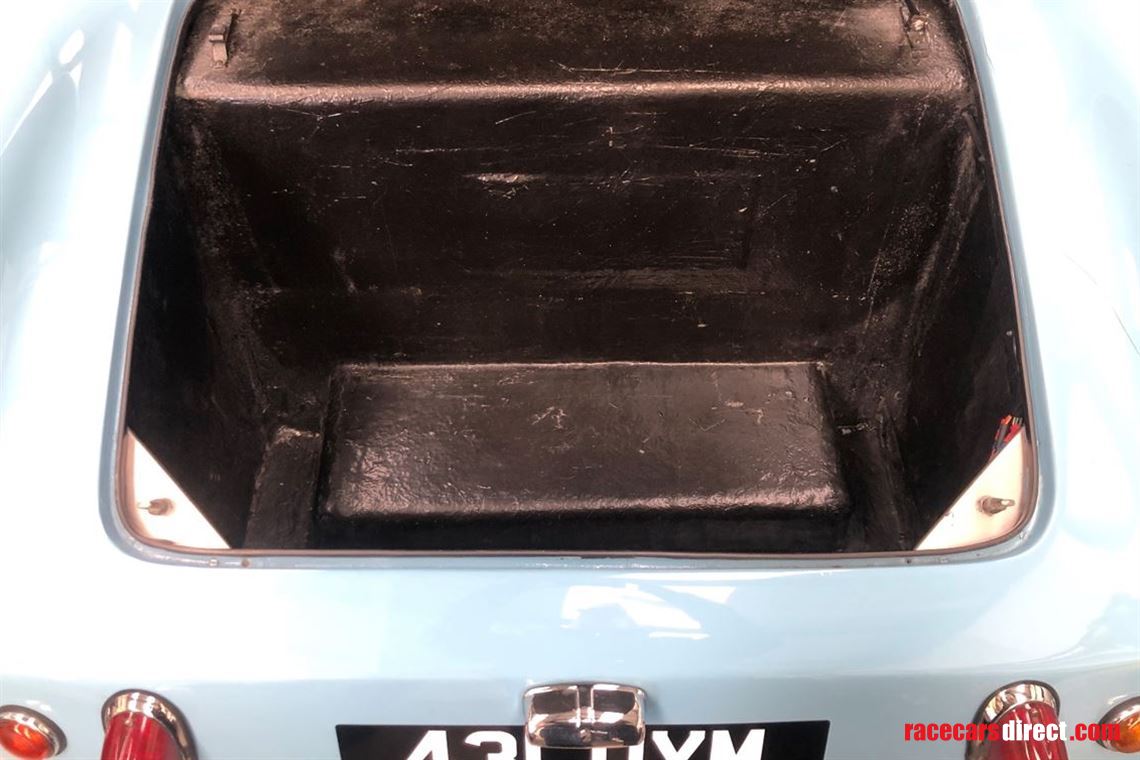 highly-competitive-elva-courier-with-multiple