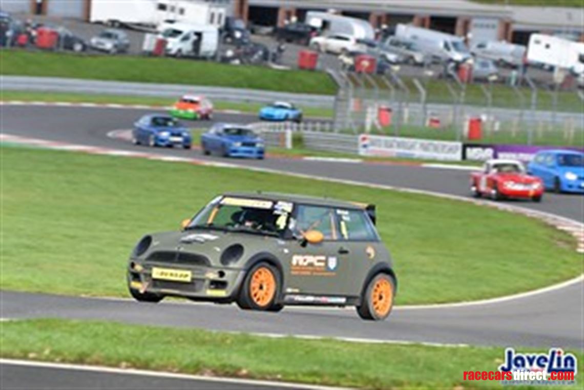 mini-challenge-mini-cooper-race-car