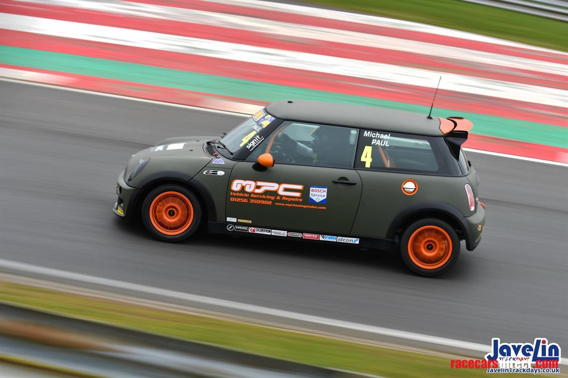 mini-challenge-mini-cooper-race-car