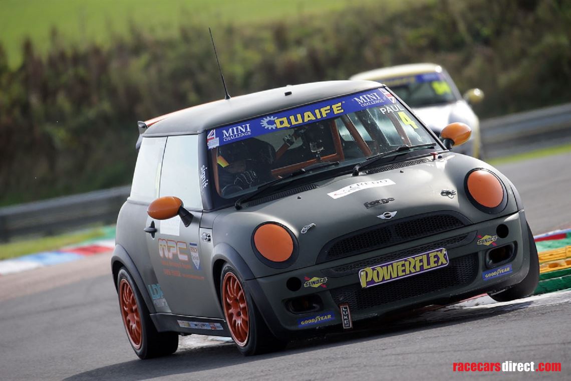 mini-challenge-mini-cooper-race-car