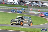mini-challenge-mini-cooper-race-car