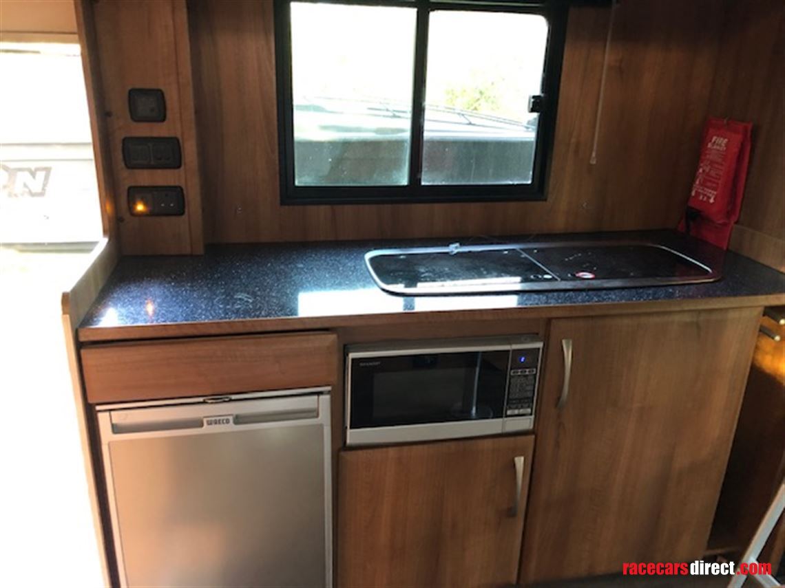 hr-homes-built-iveco-car-transporter