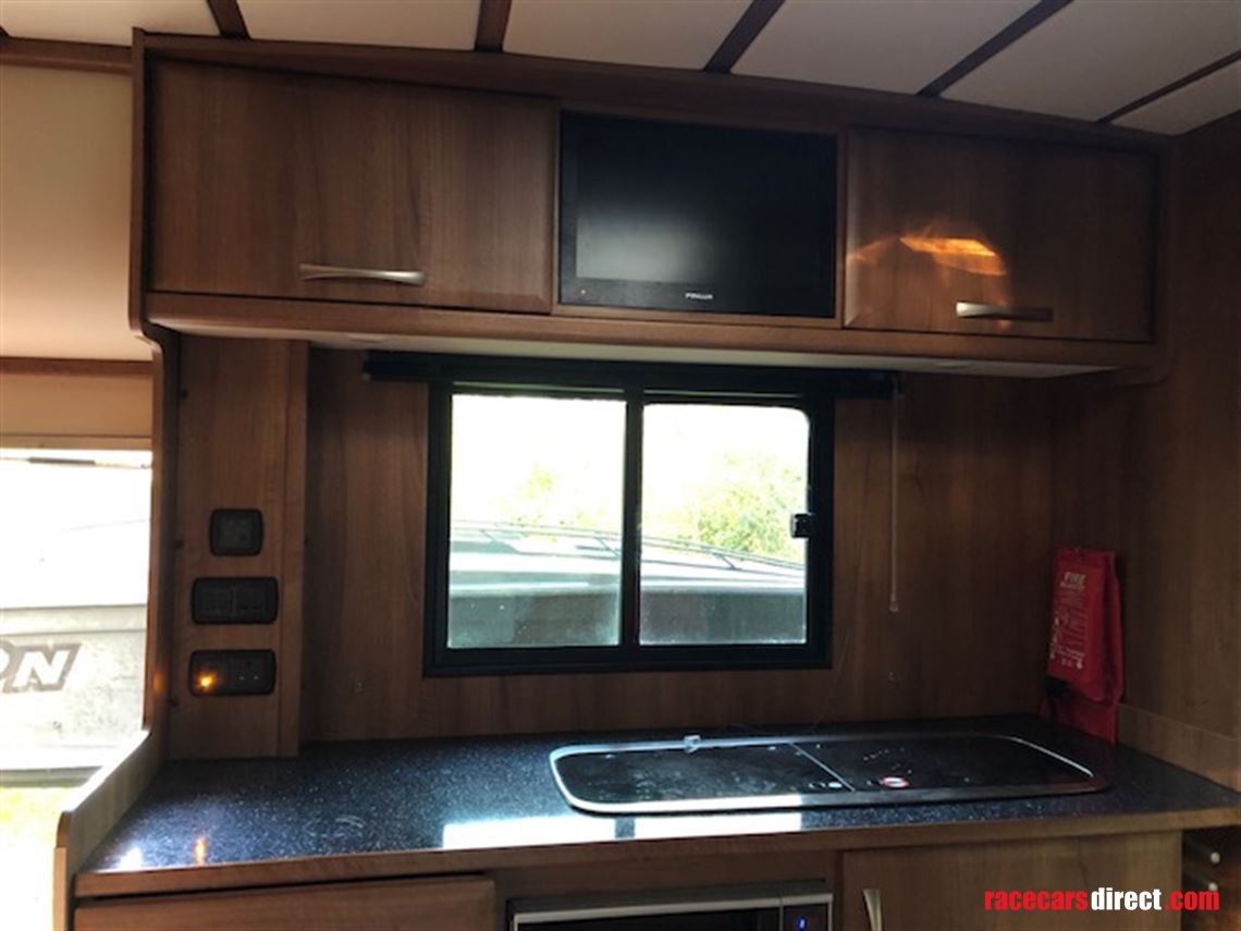 hr-homes-built-iveco-car-transporter