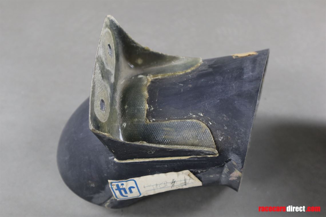 ferrari-f40-air-ducts-front-brakes