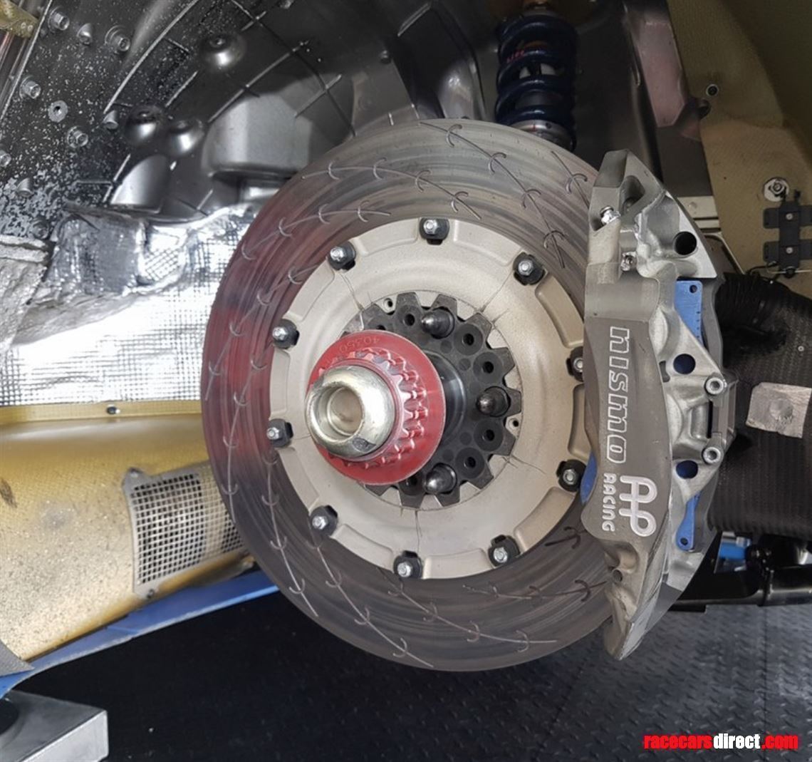 wheel-nuts-nissan-gt3