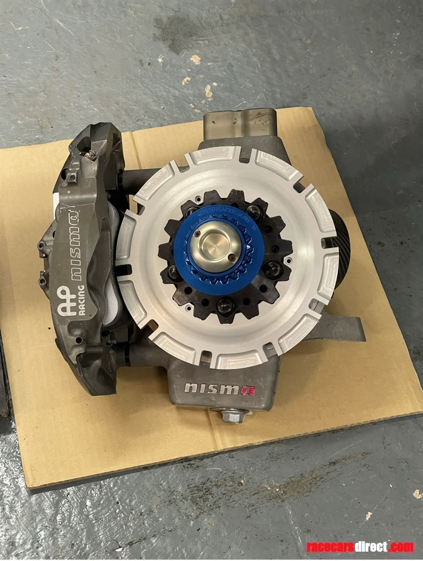 wheel-nuts-nissan-gt3