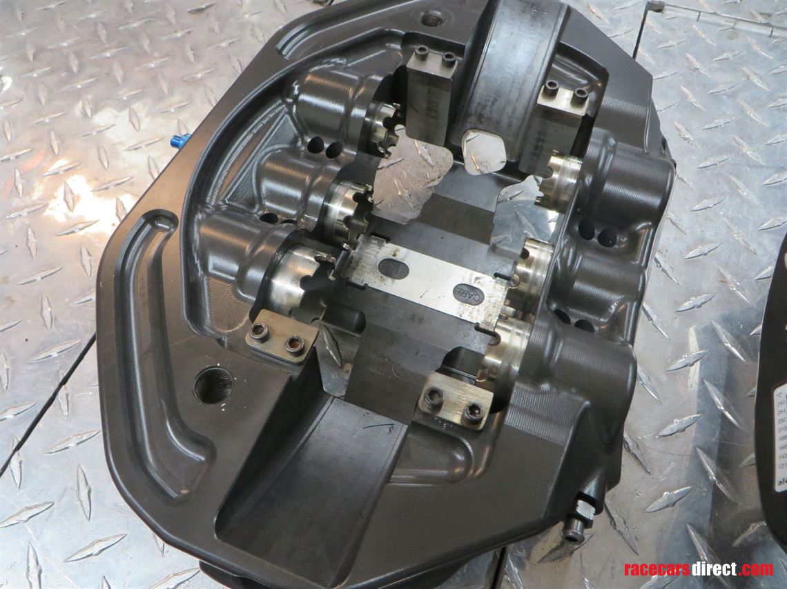 pair-alcon-6-piston-gt-calipers